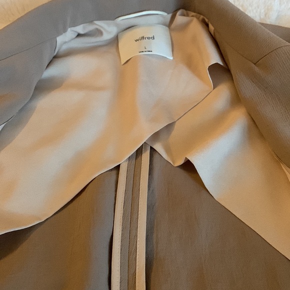 Aritzia - Wilfred Cherrelle Blazer in Chasm - Picture 8 of 11